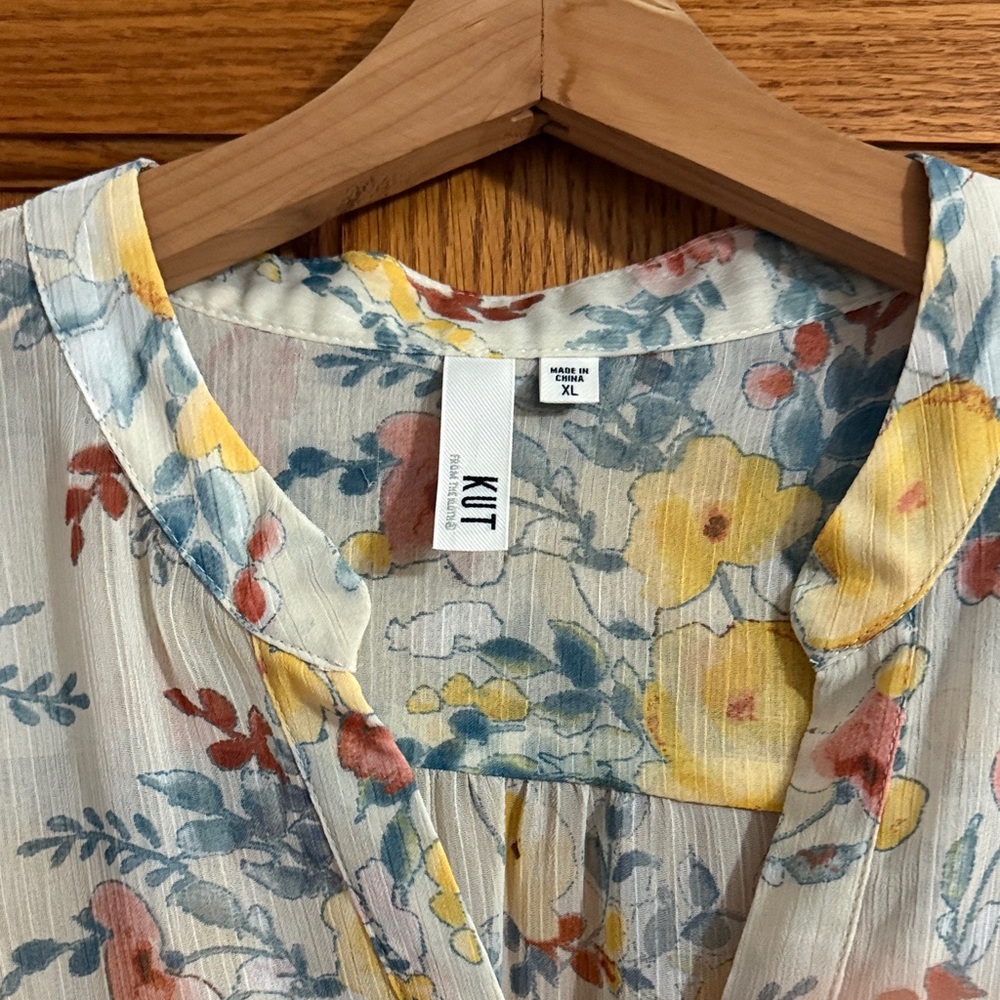 Kut from the Kloth Floral Button-Up Blouse in Cream and Yellow - Picture 2 of 5